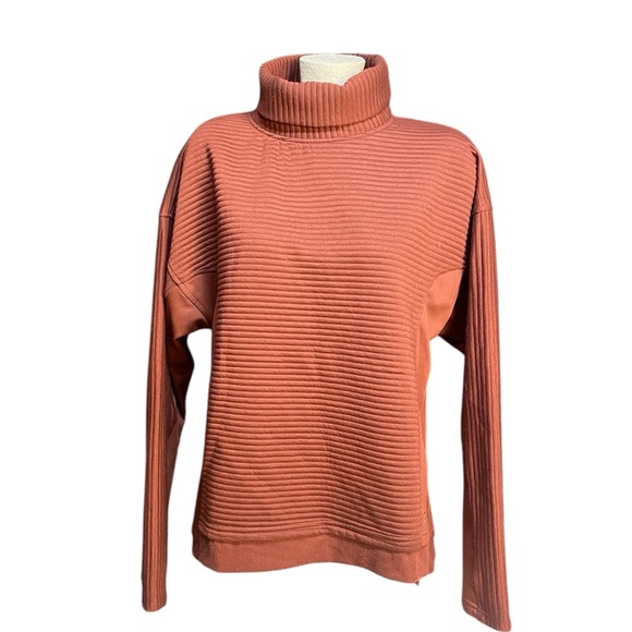 Tahari Sport Ribbed Turtleneck Sweatshirt w/Side Slits, reddish brown Size M - Picture 2 of 6